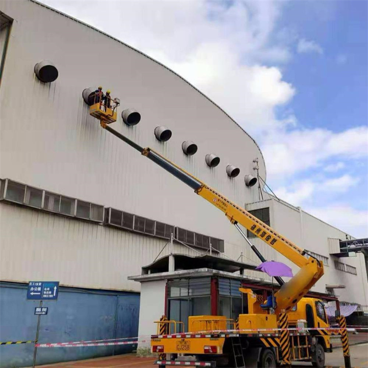 望江县高空作业车出租服务：专业广告牌安装解决方案